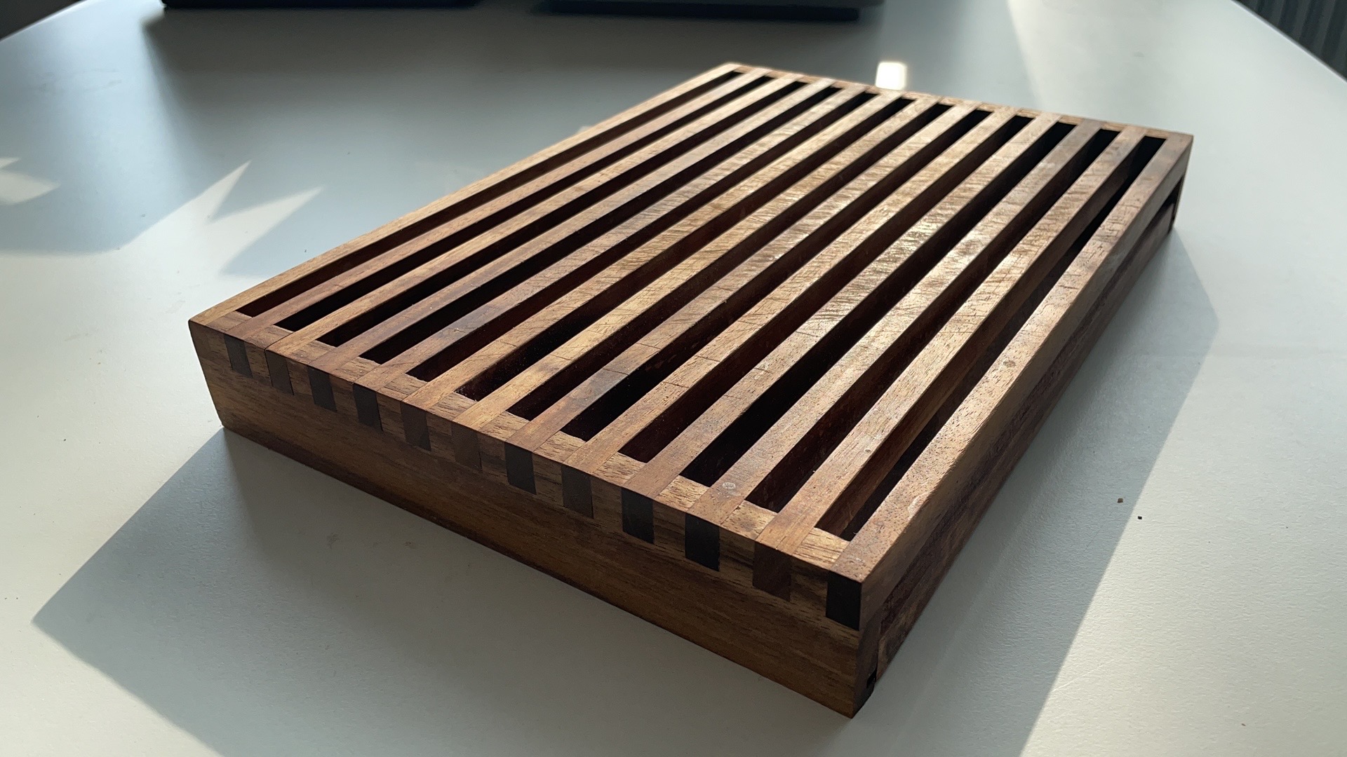 Bread Cutting Board with Knive Storage